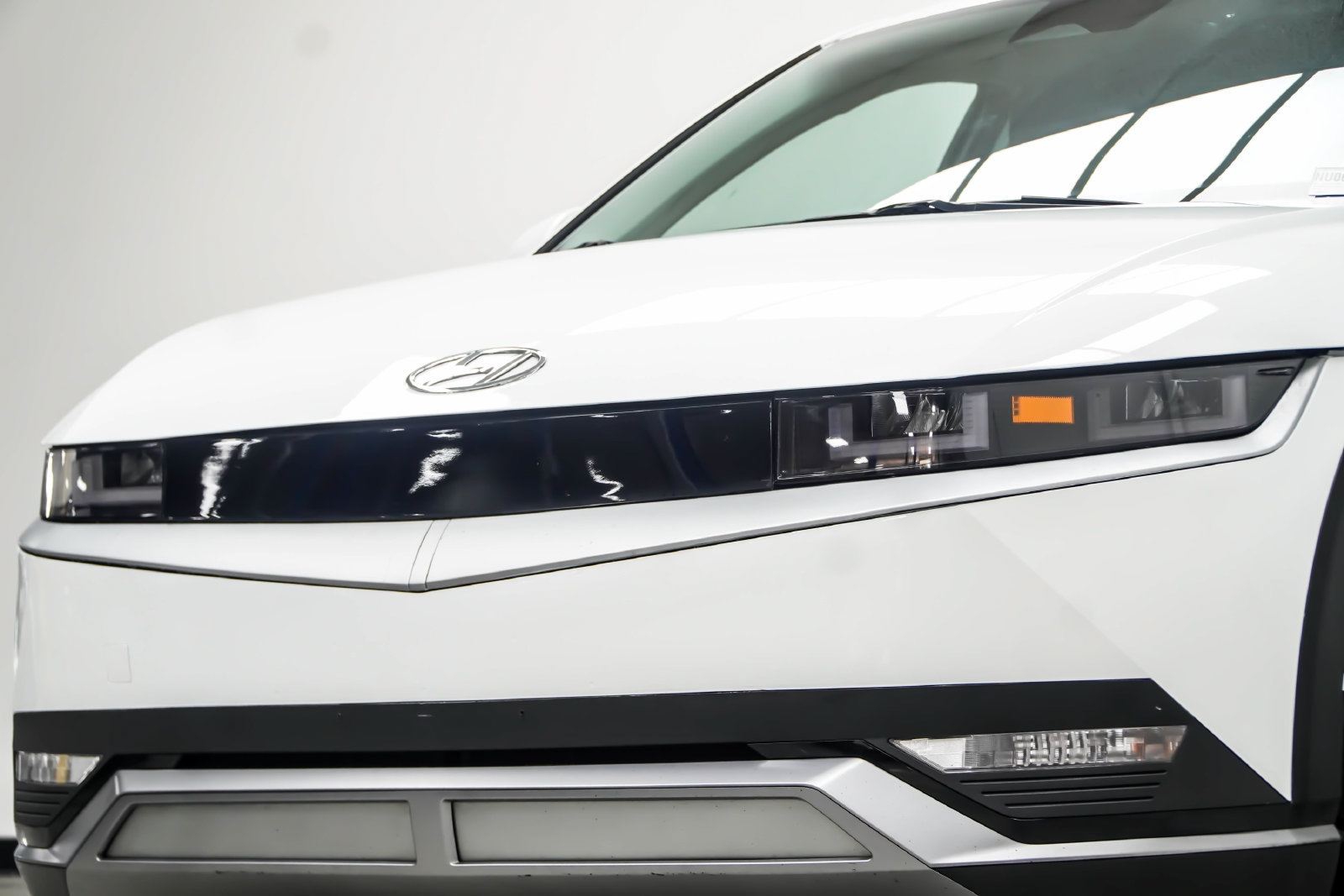 Used 2022 Hyundai Ioniq 5 SE AWD/4WD image 2