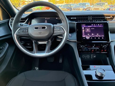 New 2025 Jeep Grand Cherokee L Laredo w/ Luxury Tech Group I image 14