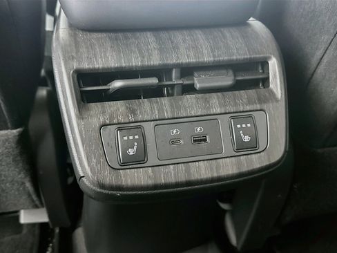 Used 2024 Nissan Ariya AWD image 27