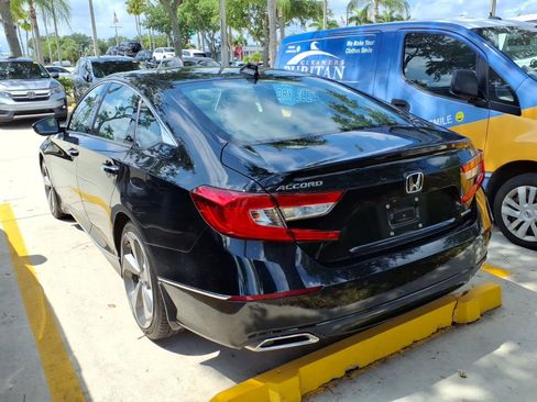 Used 2018 Honda Accord Touring image 7
