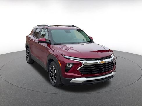 Used 2025 Chevrolet TrailBlazer LT image 3