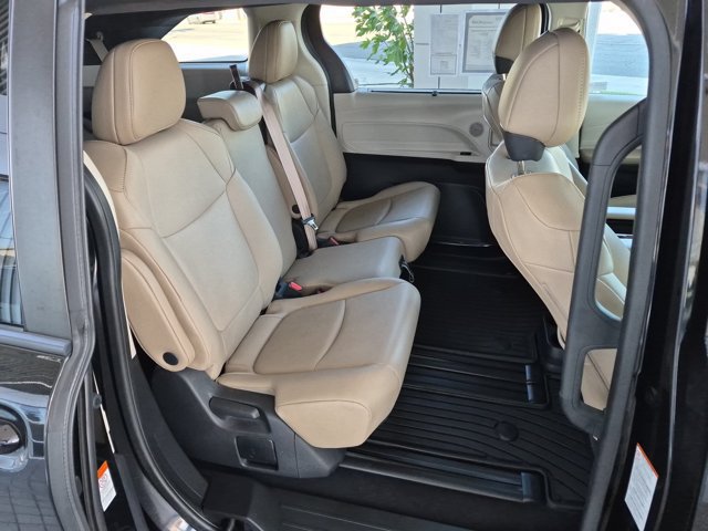 Used 2022 Toyota Sienna XLE w/ XLE Plus Package FWD image 7