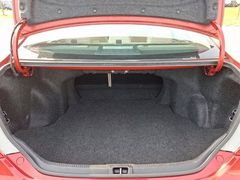 Used 2014 Toyota Camry LE image 28