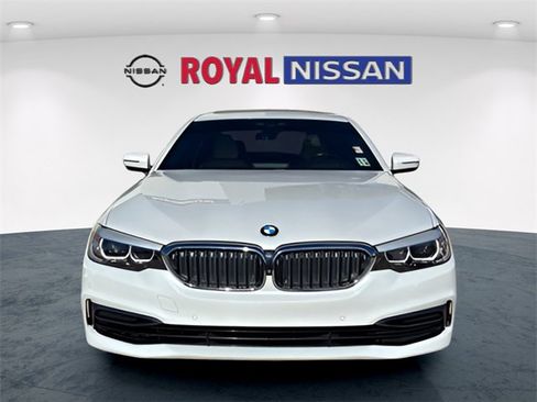 Used 2019 BMW 530e w/ Premium Package image 2