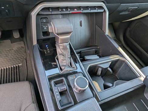 Used 2022 Toyota Tundra SR5 w/ SR5 Convenience Package image 29