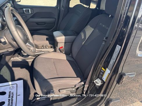 Used 2023 Jeep Gladiator Overland AWD/4WD image 24