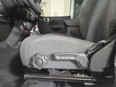 Used 2026 Jeep Wrangler Unlimited Rubicon AWD/4WD image 29