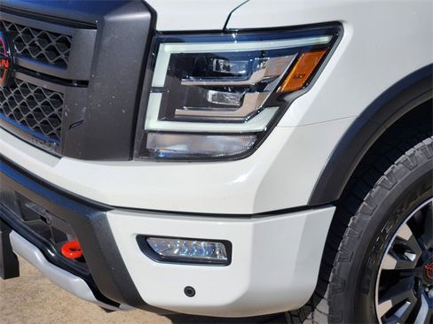 Used 2024 Nissan Titan PRO-4X w/ Pro-4x Convenience Package image 9