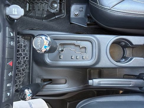 Used 2016 Jeep Wrangler Unlimited Rubicon AWD/4WD image 29
