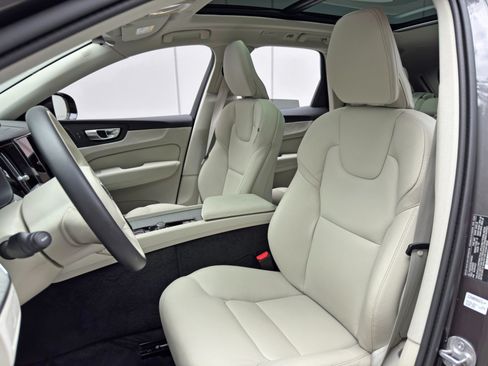 Used 2025 Volvo XC60 B5 Plus w/ Climate Package AWD/4WD image 39