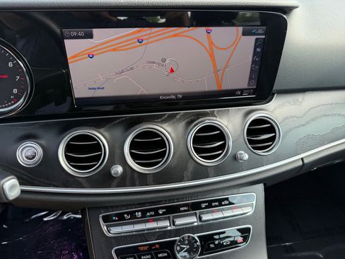 Certified 2019 Mercedes-Benz E 300 4MATIC image 17
