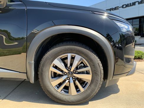 Used 2022 Nissan Pathfinder SL w/ Lighting Package (N92) AWD/4WD image 13