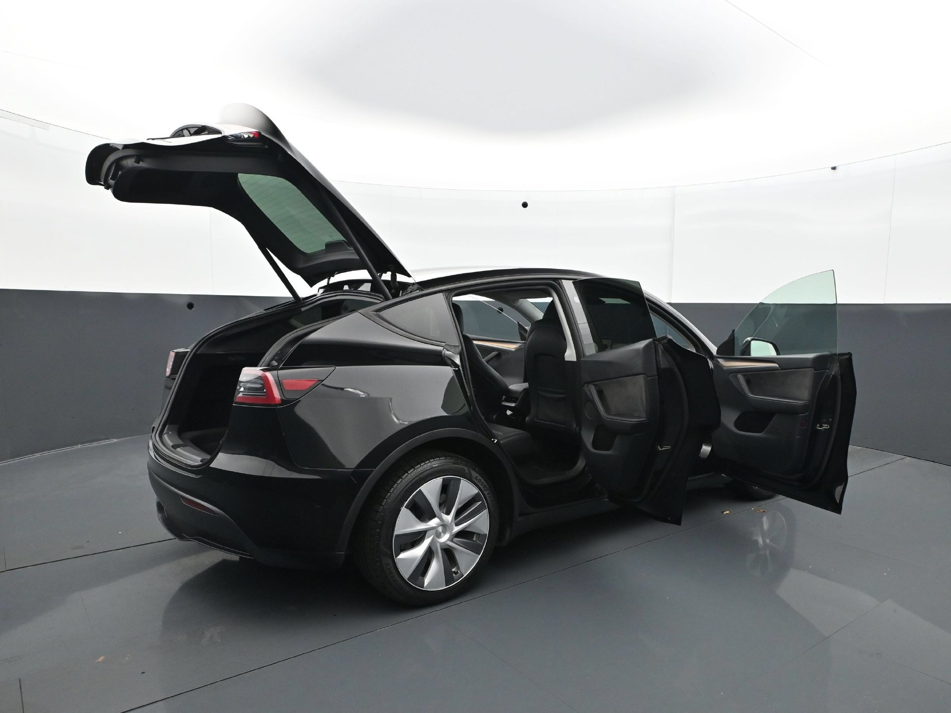 Used 2023 Tesla Model Y Long Range AWD/4WD image 35