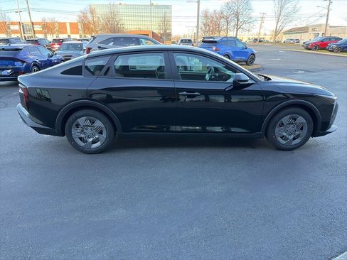 New 2025 Kia K4 LX image 5