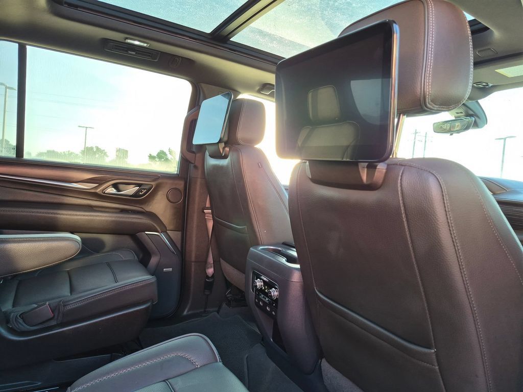 Used 2021 GMC Yukon XL Denali w/ Denali Premium Package AWD/4WD image 28