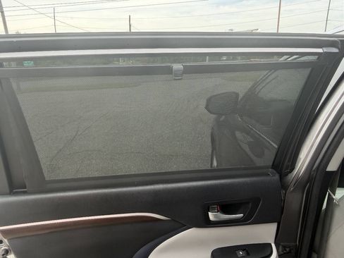 Used 2015 Toyota Highlander Limited AWD/4WD image 20