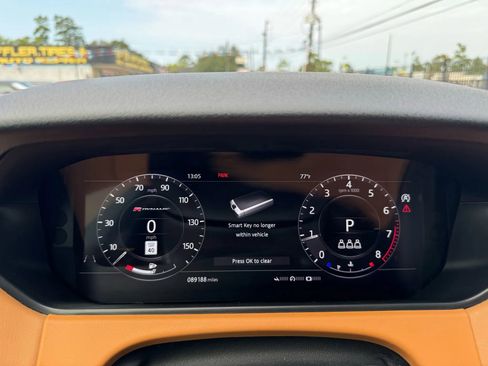 Used 2019 Land Rover Range Rover Velar R-Dynamic SE image 35