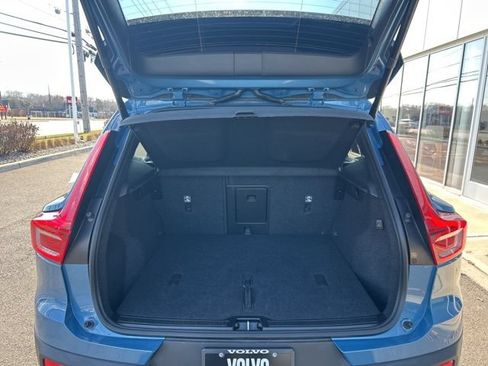 Certified 2025 Volvo XC40 B5 Plus AWD/4WD image 11