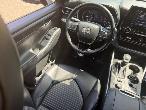 Used 2021 Toyota Highlander XSE AWD/4WD image 21