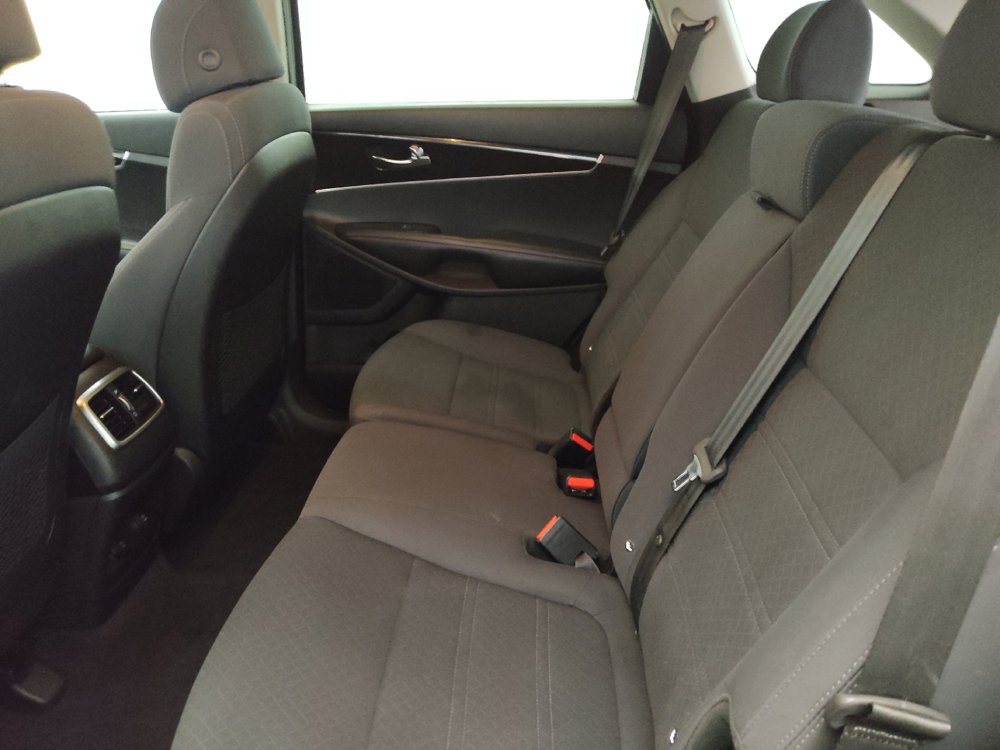 Used 2017 Kia Sorento AWD image 18