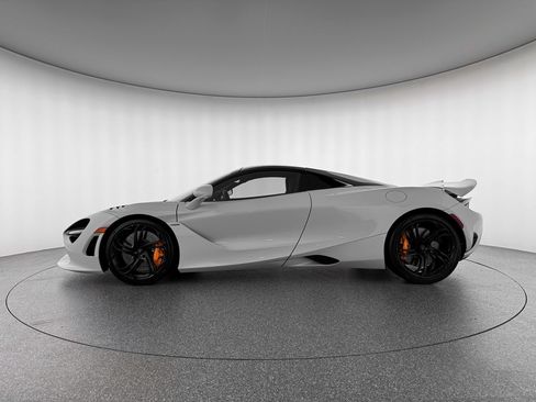 Used 2026 McLaren 750S Spider RWD image 2