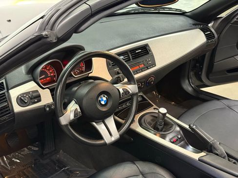 Used 2005 BMW Z4 2.5i image 17
