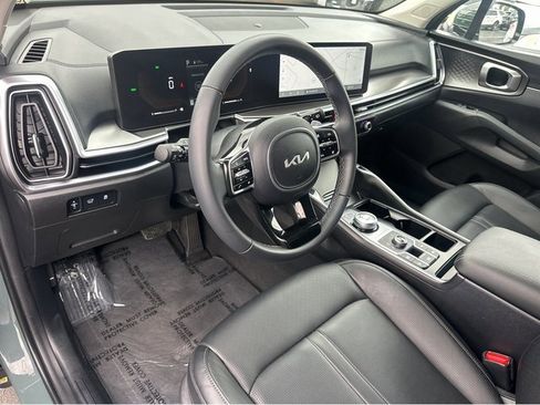 Certified 2025 Kia Sorento EX image 21