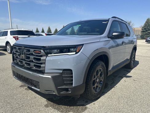 New 2026 Honda Pilot TrailSport image 3