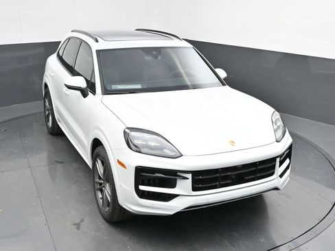 New 2025 Porsche Cayenne image 36