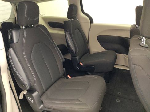 Used 2022 Chrysler Voyager LX FWD image 21