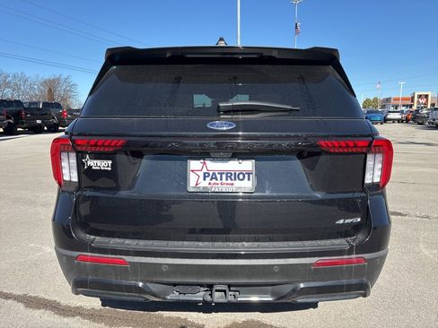 Used 2025 Ford Explorer ST-Line w/ ST-Line Street Pack image 4