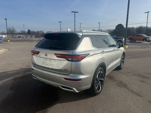 Used 2022 Mitsubishi Outlander SEL image 3