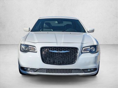 Used 2019 Chrysler 300 S image 2