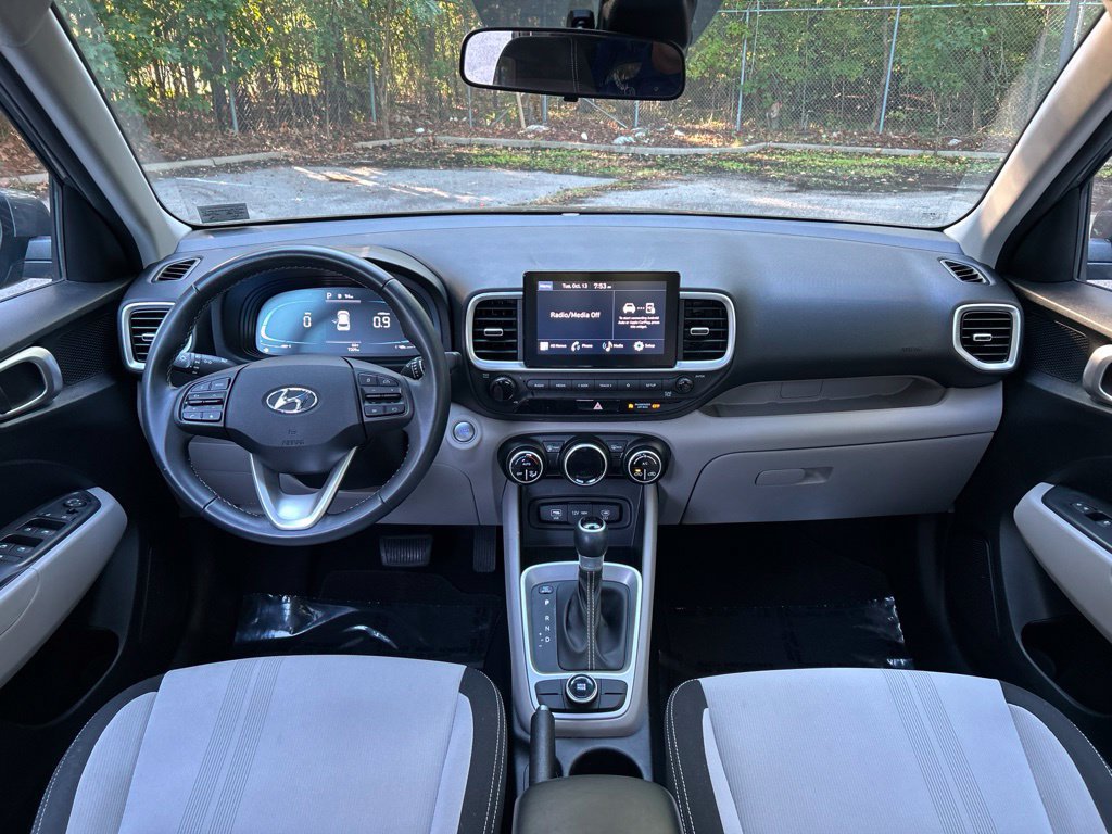 Used 2024 Hyundai Venue SEL FWD image 29