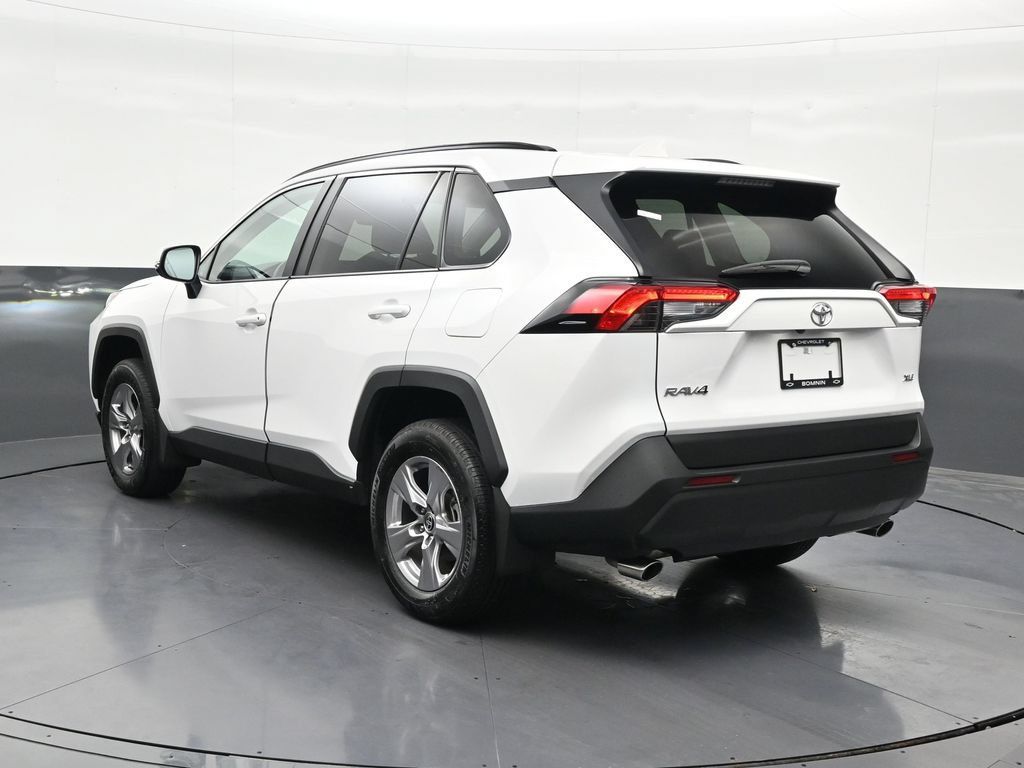 Used 2025 Toyota RAV4 XLE w/ Convenience Package FWD image 3