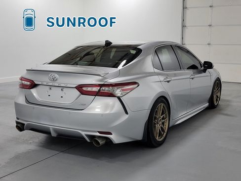 Used 2018 Toyota Camry XSE FWD image 9