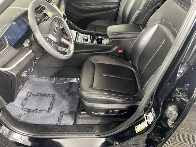 Certified 2025 Jeep Grand Cherokee Limited w/ Black Appearance Package AWD/4WD image 4