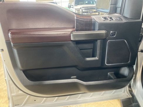 Used 2015 Ford F150 Platinum w/ Equipment Group 701A Luxury image 11