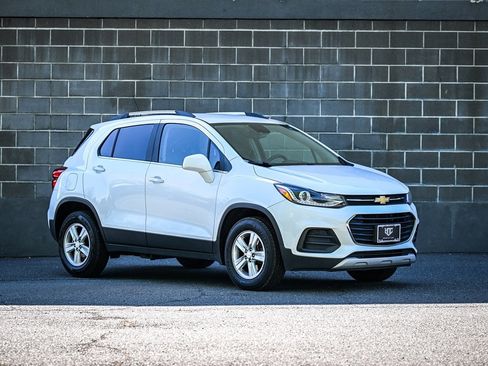 Used 2019 Chevrolet Trax LT AWD/4WD image 2