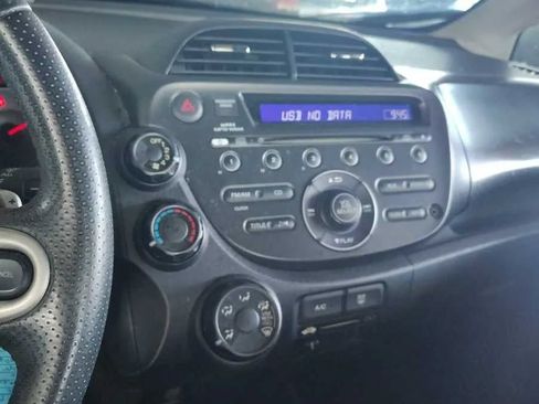 Used 2013 Honda Fit Sport image 4
