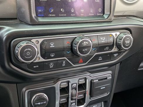 Used 2023 Jeep Wrangler Unlimited Sahara AWD/4WD image 17
