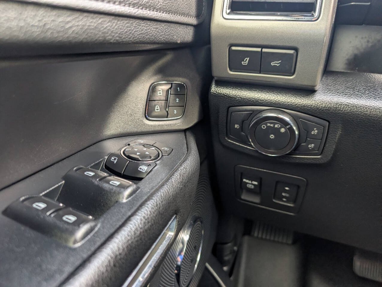 Used 2018 Ford Expedition Max XLT w/ Equipment Group 202A AWD/4WD image 20