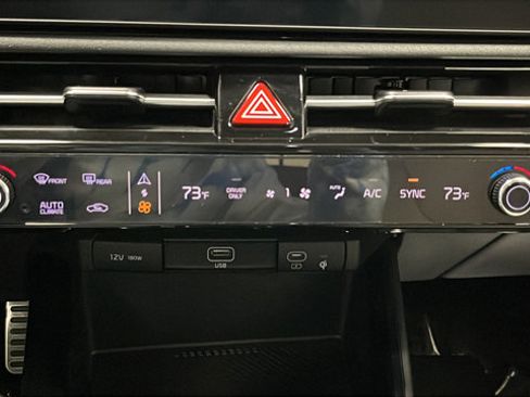 Used 2024 Kia Niro EX Touring FWD image 17
