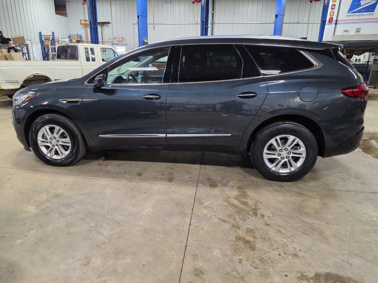 Used 2018 Buick Enclave Essence AWD/4WD image 5