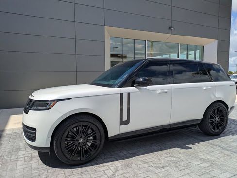 Certified 2025 Land Rover Range Rover Long Wheelbase SE AWD/4WD image 2