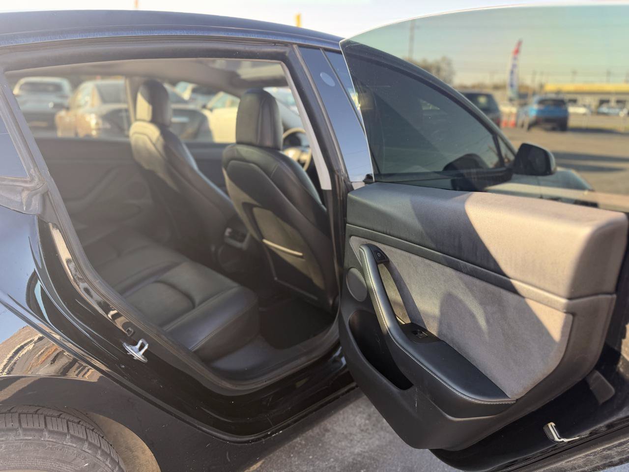 Used 2022 Tesla Model 3 Long Range AWD/4WD image 33
