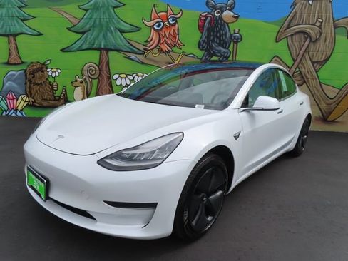 Used 2019 Tesla Model 3 Standard Range RWD image 3