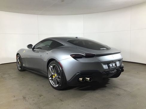 Certified 2022 Ferrari Roma RWD image 3