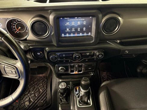 Used 2021 Jeep Gladiator Sport image 25