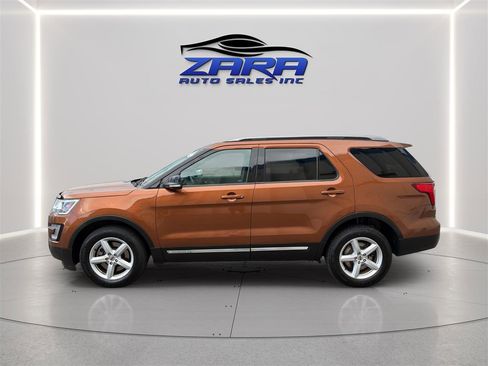 Used 2017 Ford Explorer XLT w/ Equipment Group 202A AWD/4WD image 4